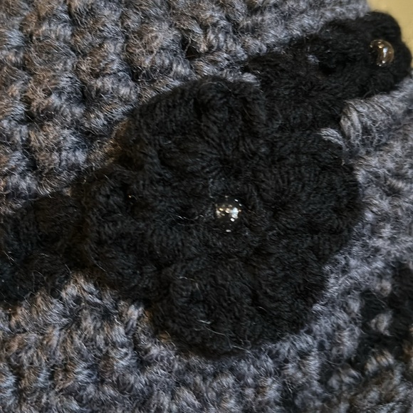 Elegant black Crochet Hat with faded Black Floral Detail thick acrylic yarn new - Picture 2 of 7